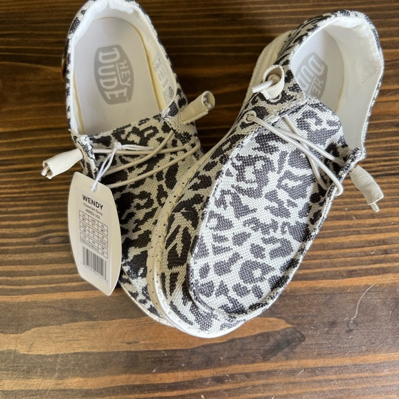 Hey Dude Woman’s Cheetah Wendy Style size 7 NWT - Picture 1 of 3